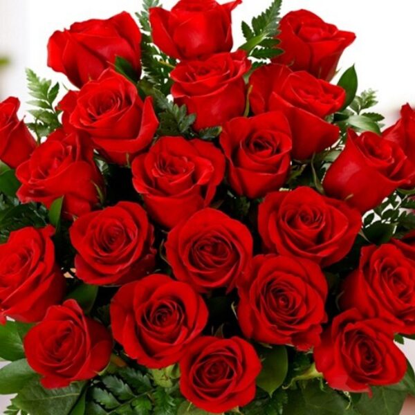Beautiful 15 roses bouquet